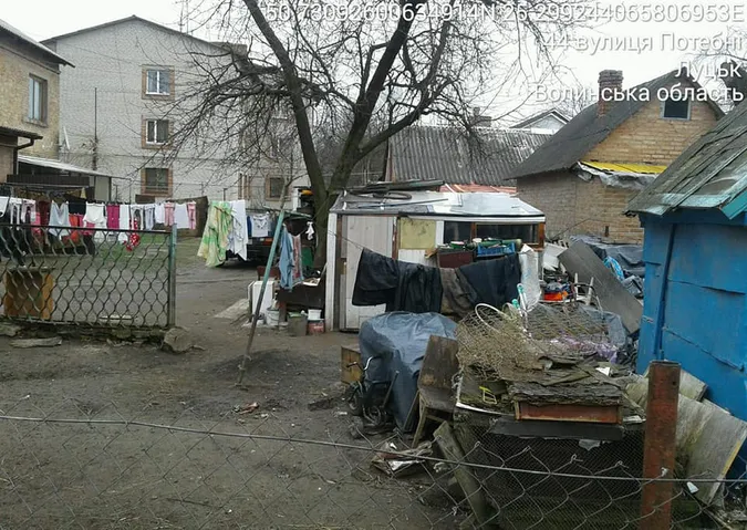 Сміття, гній, кози: на Потебні в Луцьку демонтують сараї (фото)