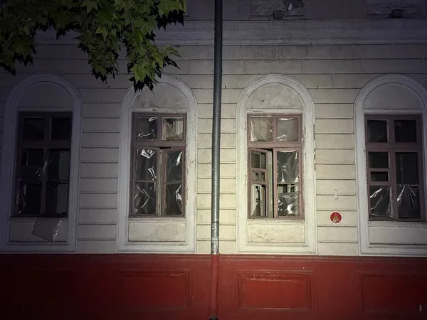 РФ вдарила «шахедами» по Одесі – горить легендарний ринок «Привоз» (фото)