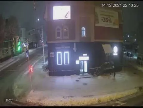 У Нововолинську невідомі поцупили з кафе новорічні прикраси (відео)