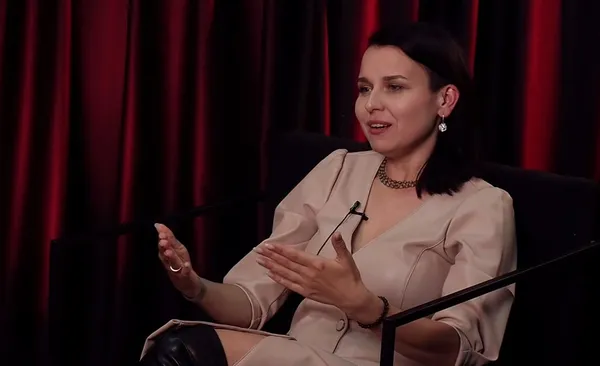 Їла курку зі сльозами на очах, а тепер годує Луцьк самосами: історія незвичайного кафе та його власниці Ашоки (відео)