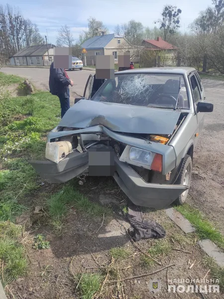 У Рожищі ВАЗ протаранив стовп – постраждала 71-річна лучанка (фото)