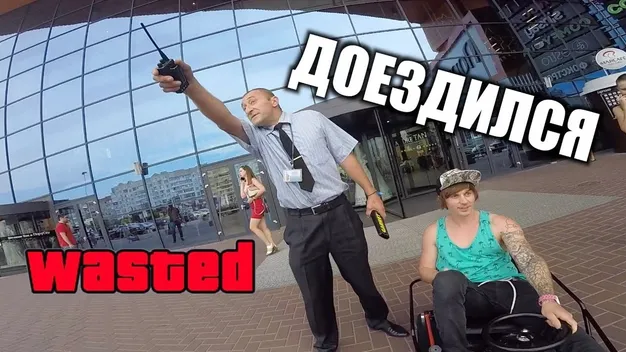Популярний блогер влаштував «покатушки» велосипедом у ПортCity. Розбиралася поліція (відео)