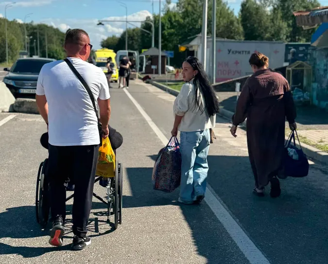 Дві доби в дорозі з окупації: на Волині онуки зустріли 80-річну бабусю зі Скадовська (фото)