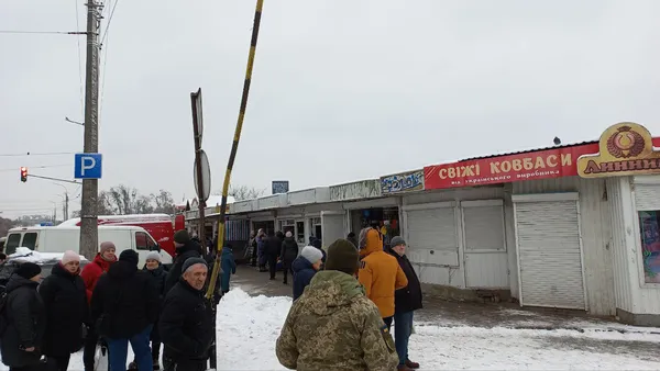 Підприємці мовчать: що коїться навколо згорілого павільйону Центрального ринку (фото)