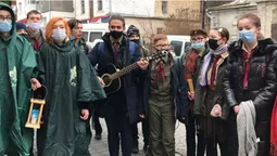 У Луцьк привезли Вифлеємський вогонь миру (відео)