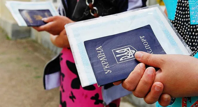 В Україні переселенцям дозволили оформлювати паспорти за місцем проживання 