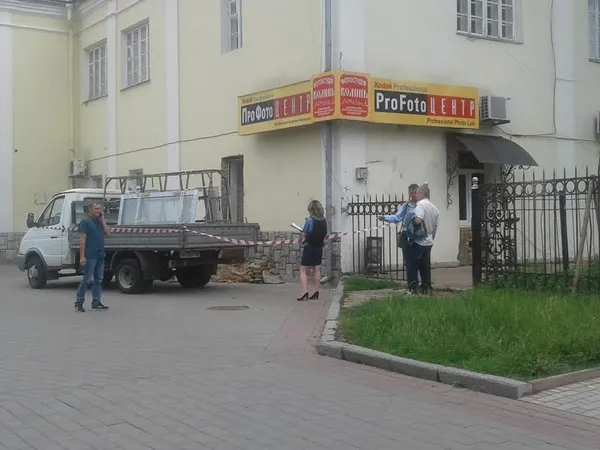Чому виламували стіну в історичній пам'ятці у центрі Луцька (фото)