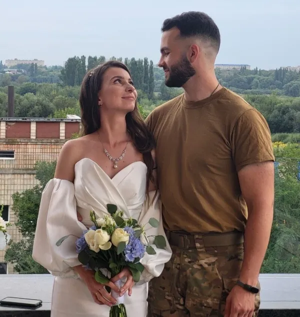 Їх одружила війна: побратим Да Вінчі побрався з волинянкою