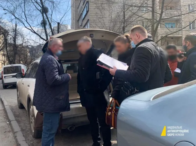 Мільйони доларів і сто шекелів: у Києві – корупційний скандал (фото)