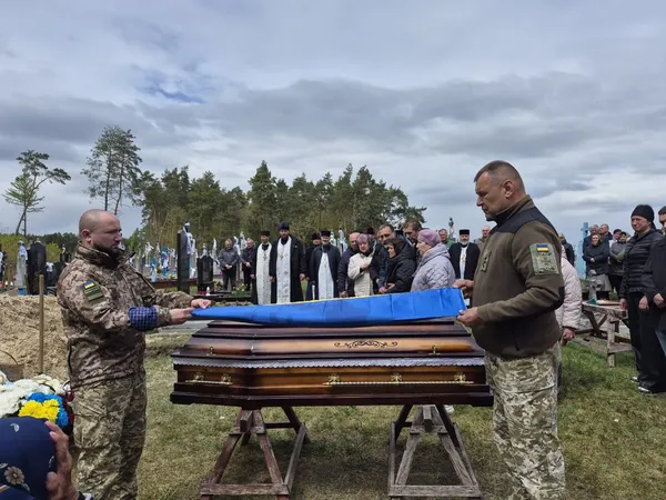 У Іваничах віддали останню шану загиблому Герою Віктору Гошку (фото)