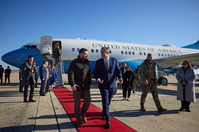 Літак із Зеленським приземлився у США (фото)