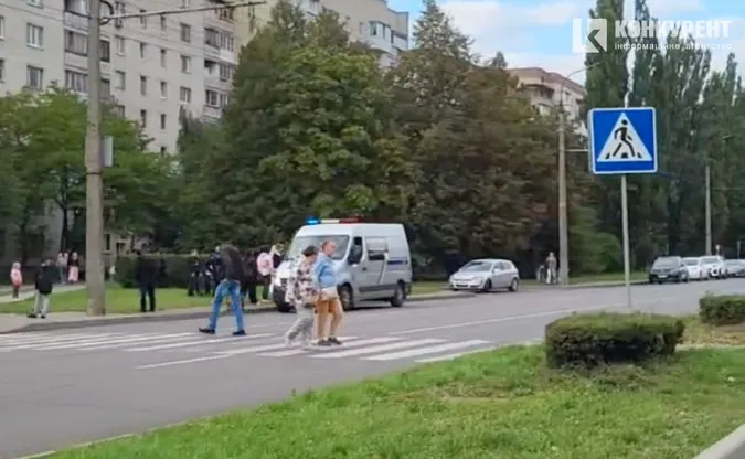 У Луцьку біля РАЦСу – поліція та великі затори: що там трапилось