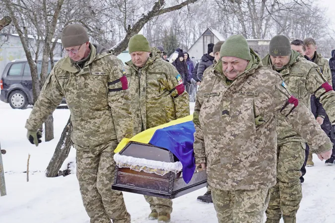 Поховали біля мами: Володимирська громада провела в останню дорогу молодого воїна Артура Шевчука