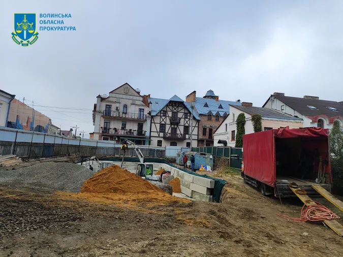 У Луцьку за скандальне будівництво у Старому місті взялася прокуратура (фото)