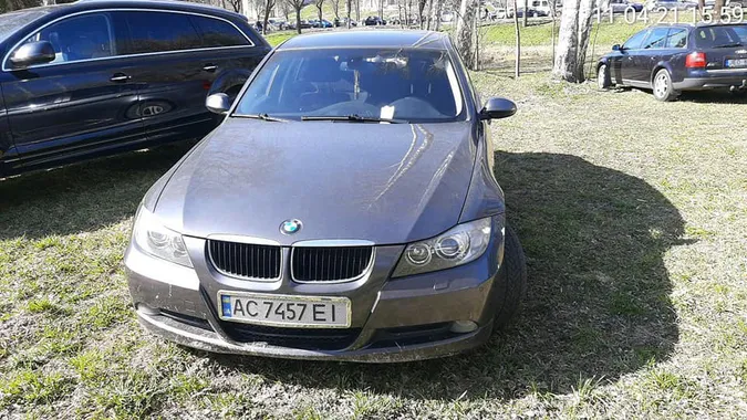 Усіх автохамів у луцькому парку притягнули до адмінвідповідальності (фото)
