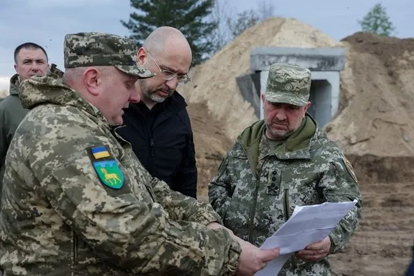 На Волинь приїхав прем'єр-міністр Денис Шмигаль – перевіряв будівництво фортифікаційних споруд (фото)