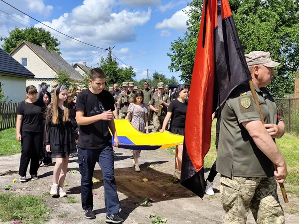 Вважався зниклим більше року: на Волині попрощалися з воїном Русланом Приходьком (фото)