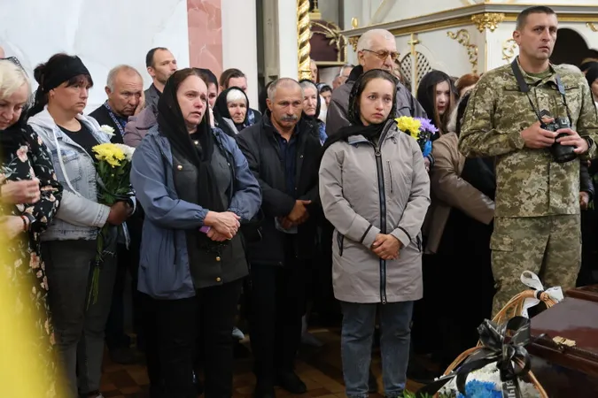 Небо плакало: у Луцьку відбулося прощання з трьома Героями Євгенієм Садовським, Олегом Чернюком та Олександром Смалюхом