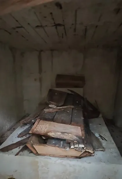 Склеп лікарки всередині