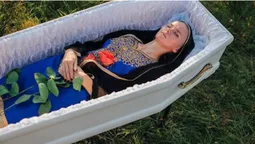 У Дніпрі представили колекцію одягу для покійниць (фото)