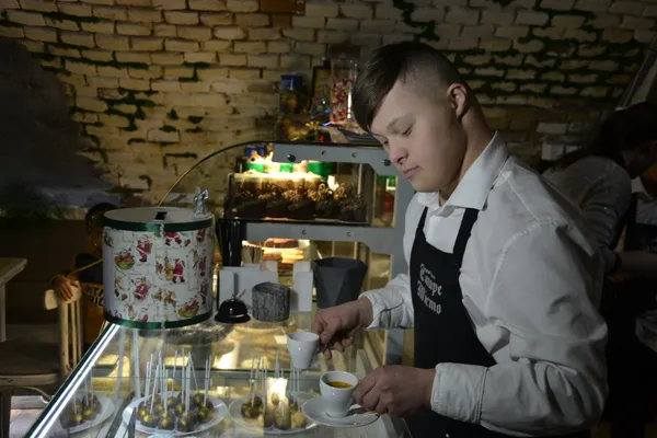 У Луцьку запрацювала кав'ярня «Старе місто» з «сонячними» офіціантами (фото)