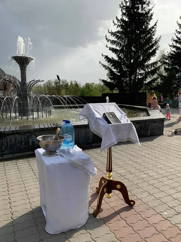 Як у луцьких храмах освячують паски (фото)