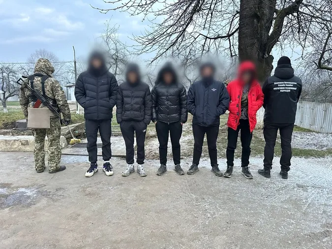 Без речей, аби швидше пройти дорогу: на кордоні спіймали двох ухилянтів з Волині
