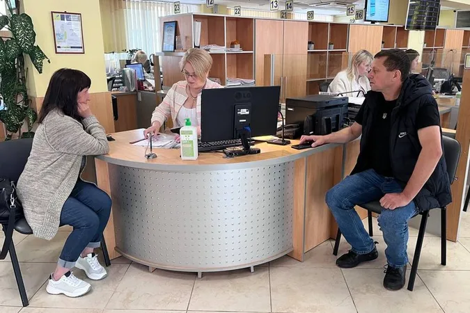 Понад 200 заяв: як власники пошкодженого під час атаки рф майна у Луцьку можуть отримати компенсацію (відео)