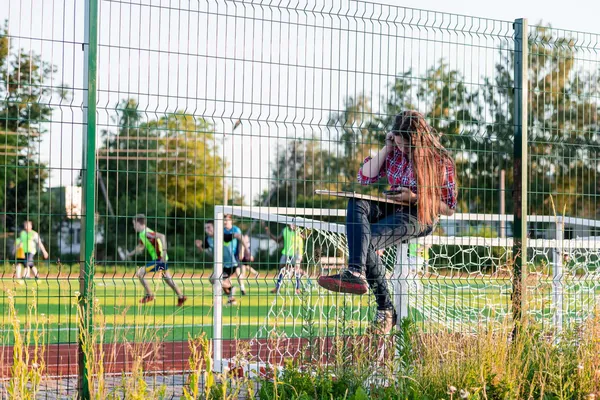 Креативні зупинки, вулична бібліотека і «розумне» сміття: про Княгининок зняли фільм (відео)