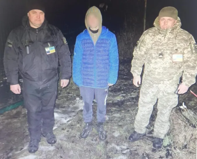На кордоні зі Словаччиною зловили ухилянта з Волині і 13 його «колег» (фото)