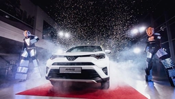 Луцький автосалон провів помпезну презентацію кросовера Toyota RAV4