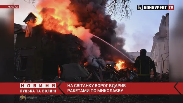 Медичні заклади й житлові будинки: ворог зранку обстріляв Миколаїв (відео)