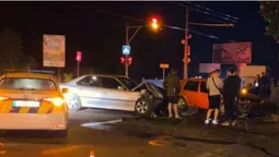П'яна ДТП на перехресті: у Луцьку зіткнулися Volkswagen та BMW (фото)