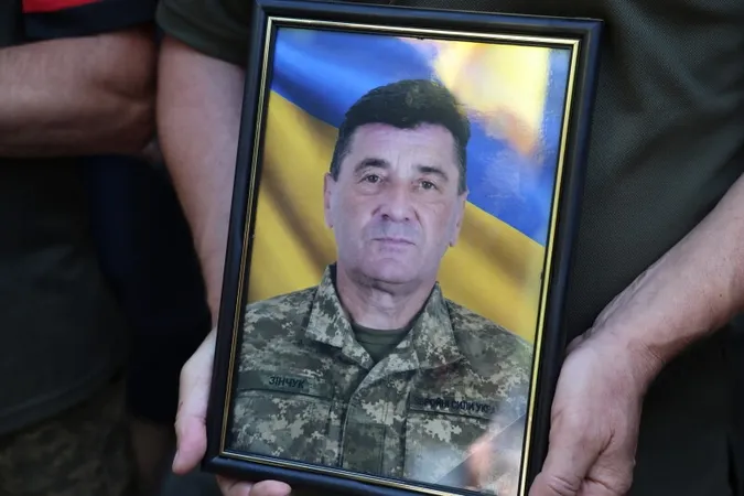 У Луцьку попрощалися із Героєм Олександром Зінчуком (фото)