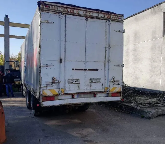На підприємстві в Луцьку знайшли автомобіль із краденою нафтою (фото) 
