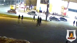 Постріли у Луцьку зафіксували камери муніципалів: молодики втекли на сірому Renault (відео)