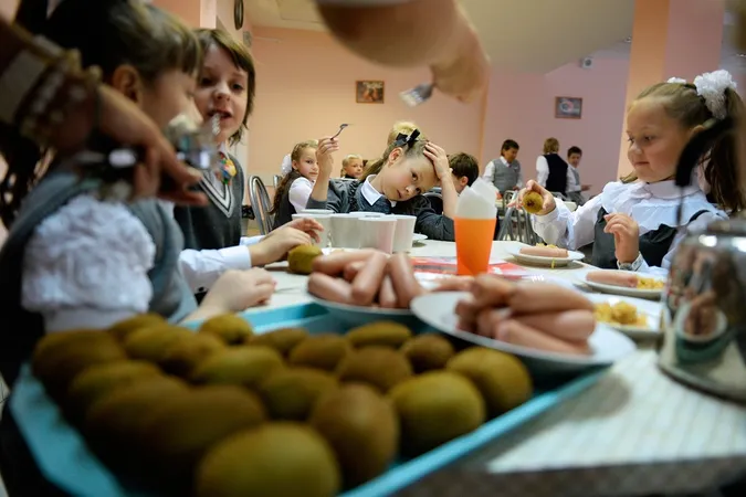 За постачання неякісних харчів у луцькі школи взялася прокуратура