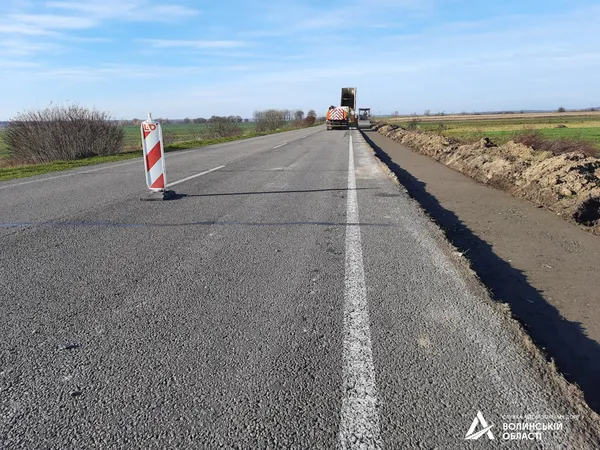 На під’їзді до пункту пропуску «Ягодин» асфальтують дорогу (фото)