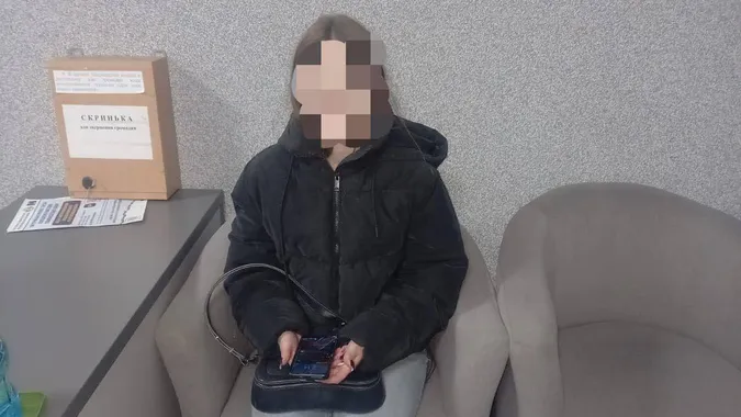 Зниклу неповнолітню дівчину з Рівненщини розшукали вночі на Волині