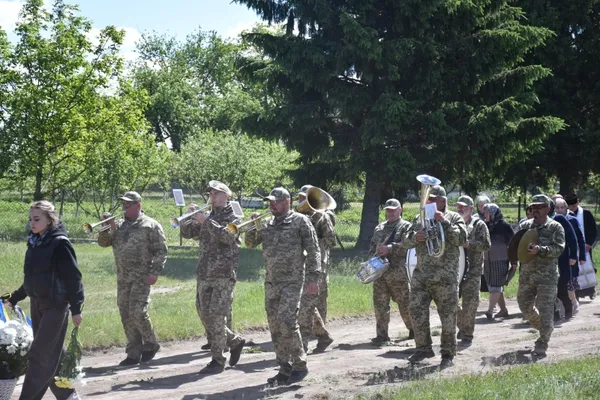 Вважався безвісти зниклим два роки: на Волині попрощалися з воїном Віктором Шоломом (фото)