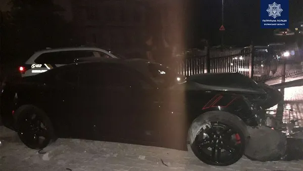 Погоня і виламаний паркан: що сталося біля філологічного факультету в Луцьку (фото)