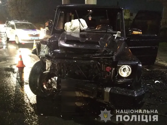 «Гелик» vs маршрутка: поліція з'ясовує обставини ДТП з потерпілими у Луцьку (фото, відео)
