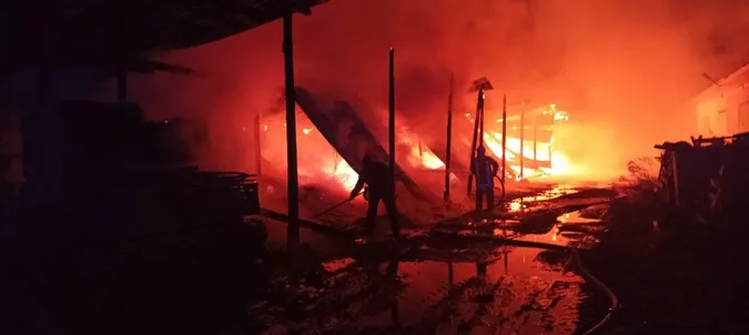 У Луцькому районі горіла пилорама