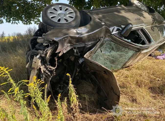 На Волині 18-річна водійка влетіла в дерево: троє людей – у лікарні (фото)