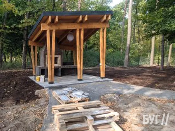 Альтанки, стежки з бруківки, освітлення: біля Володимира оновлюють рекреаційну зону (фото, відео)
