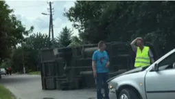 У Луцьку перекинулася вантажівка (фото, оновлено)