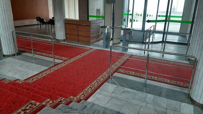Незабаром у Волинську ОДА пускатимуть лише через центральний вхід (фото)