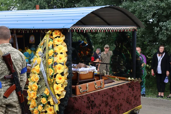 Волинь на колінах проводжала в останню путь воїна Олексія Кунчика (фото, відео)