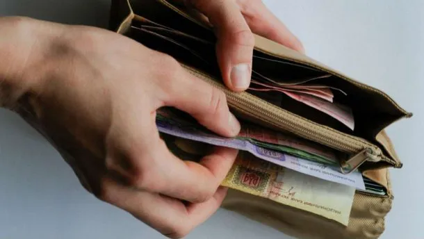Розповіли, яку зарплату отримували лучани в квітні-червні