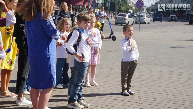 Лучани у День міста тілами склали карту України (фото)